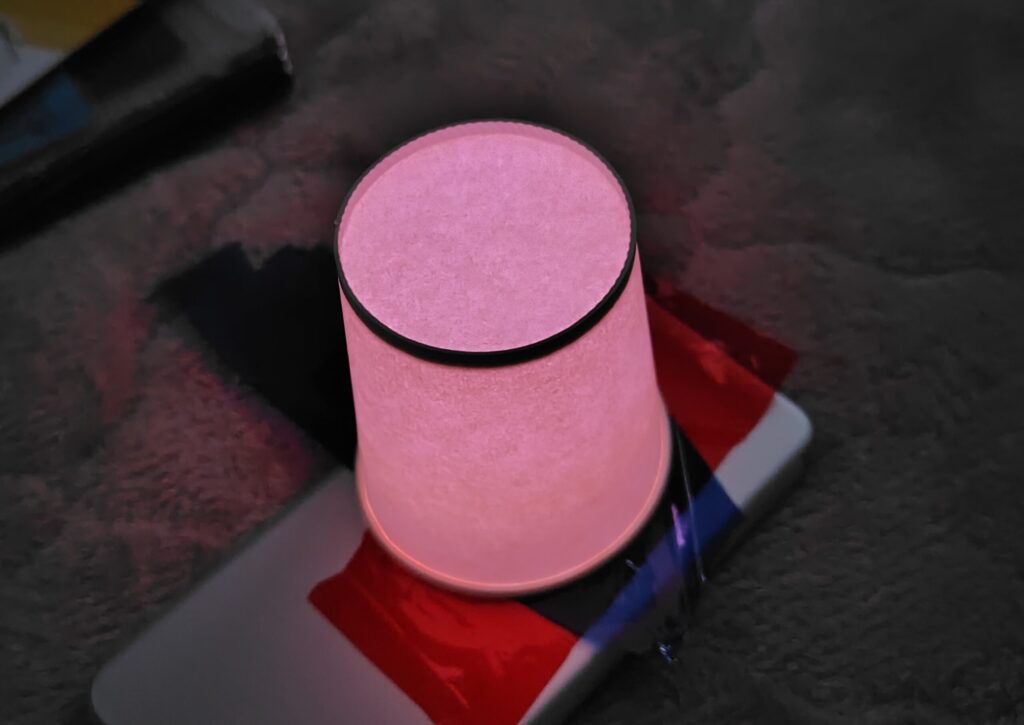 スマホライトとカラーセロハンで光る紙コップの光あそび