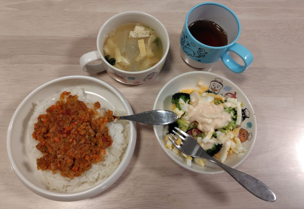 4歳頃の幼児食の献立例（キーマカレー）