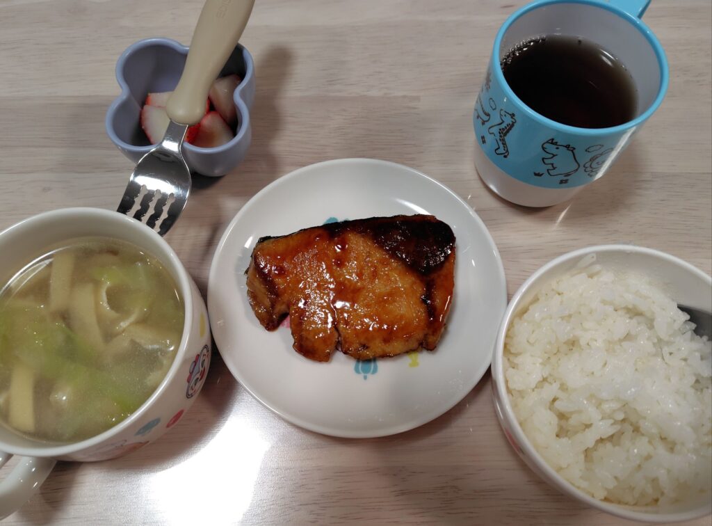 4歳頃の幼児食の献立例（焼き魚）